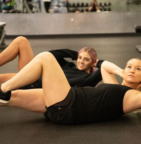 women doing core workout