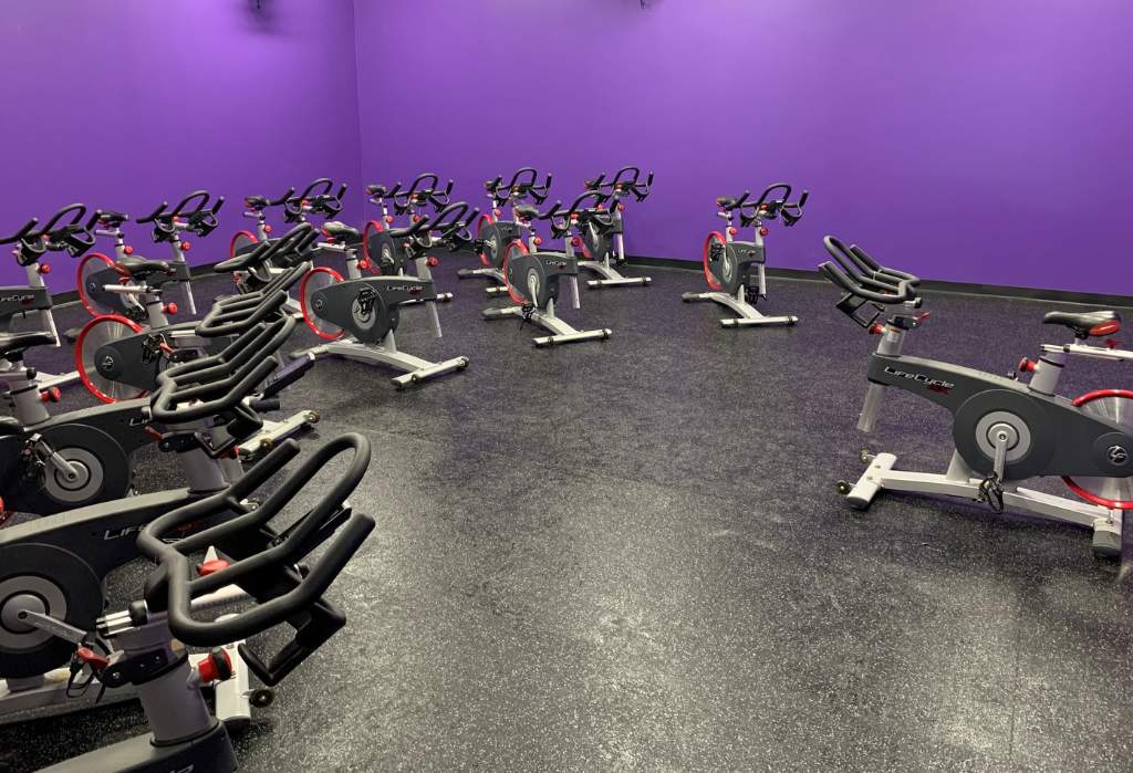 Join high-energy spinning classes at 10GYM Fort Smith AR for an intense cardio workout