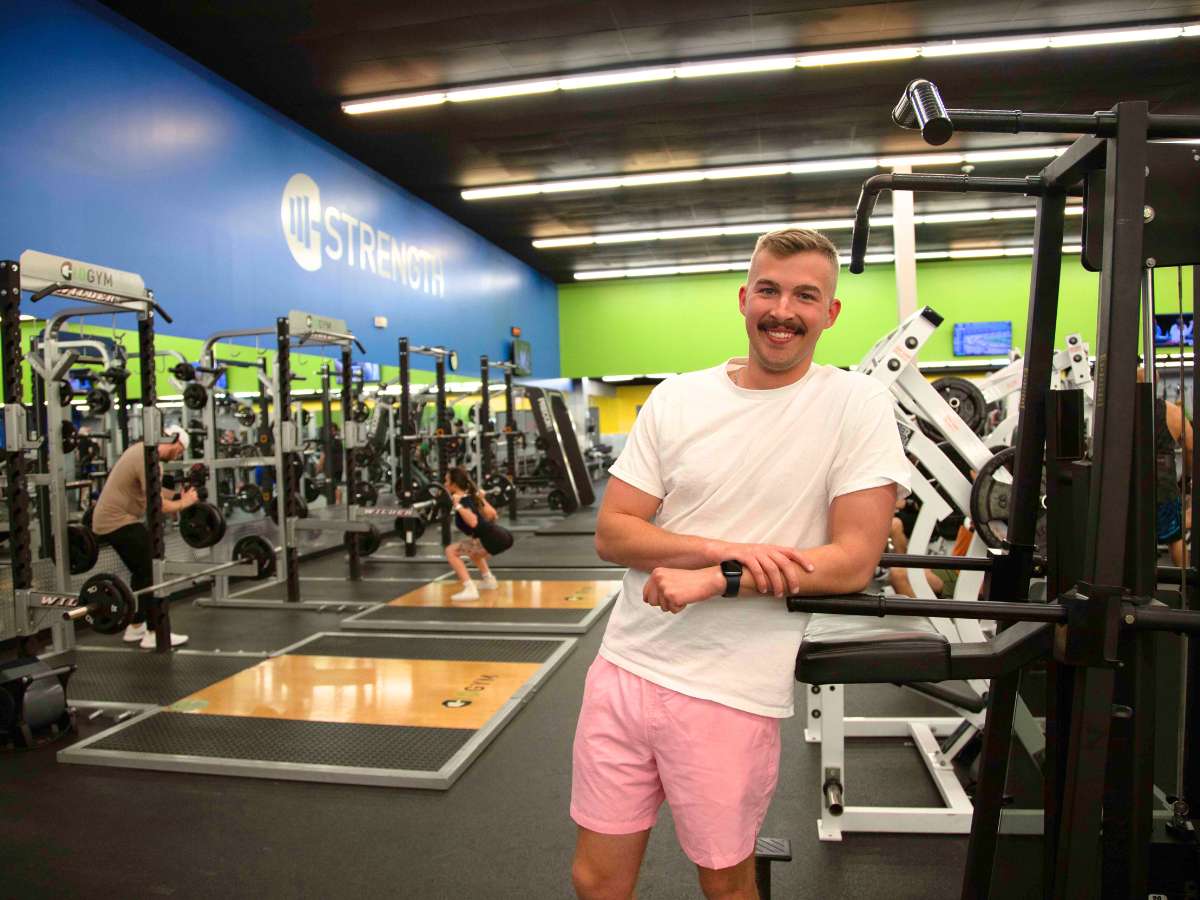 a gym member between sets of strength training workout at 10gym south tulsa