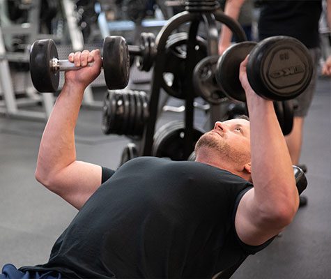 Man lifting weight to workout