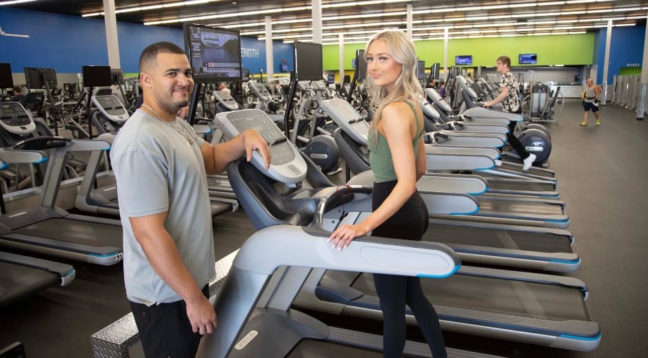 gym members use the treadmills for cardio training at 10gym near me