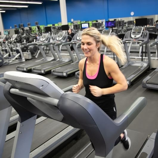 a gym member runs on the treadmill for cardio training at a 10gym location near me