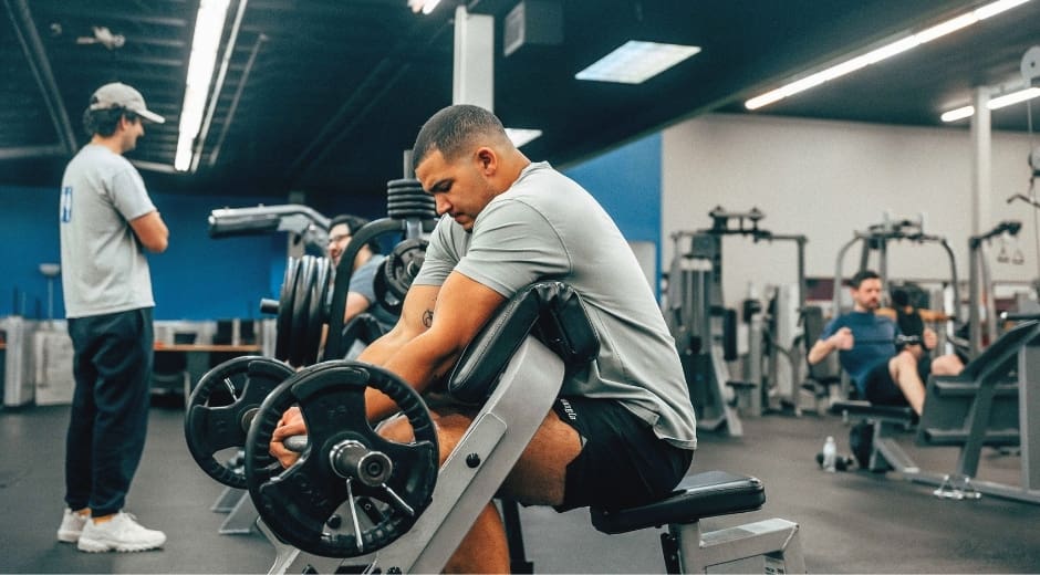 a gym member uses free weights for a strength training workout at a gym near me 10gym oklahoma